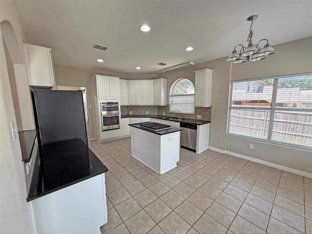 1929 Fall Creek Trail Keller, TX 76248 - Photo 7 of 34