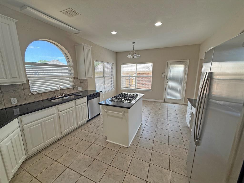 1929 Fall Creek Trail Keller, TX 76248 - Photo 8 of 34