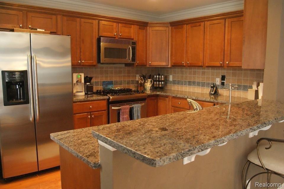 2147 Harvard Road Berkley, MI 48072 - Photo 9 of 15 Granite Breakfast Bar