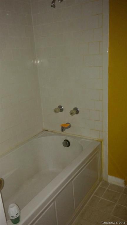 934 State Rd S-28-818 Elgin, SC 29045 - Photo 12 of 15 a bathroom with a bathtub