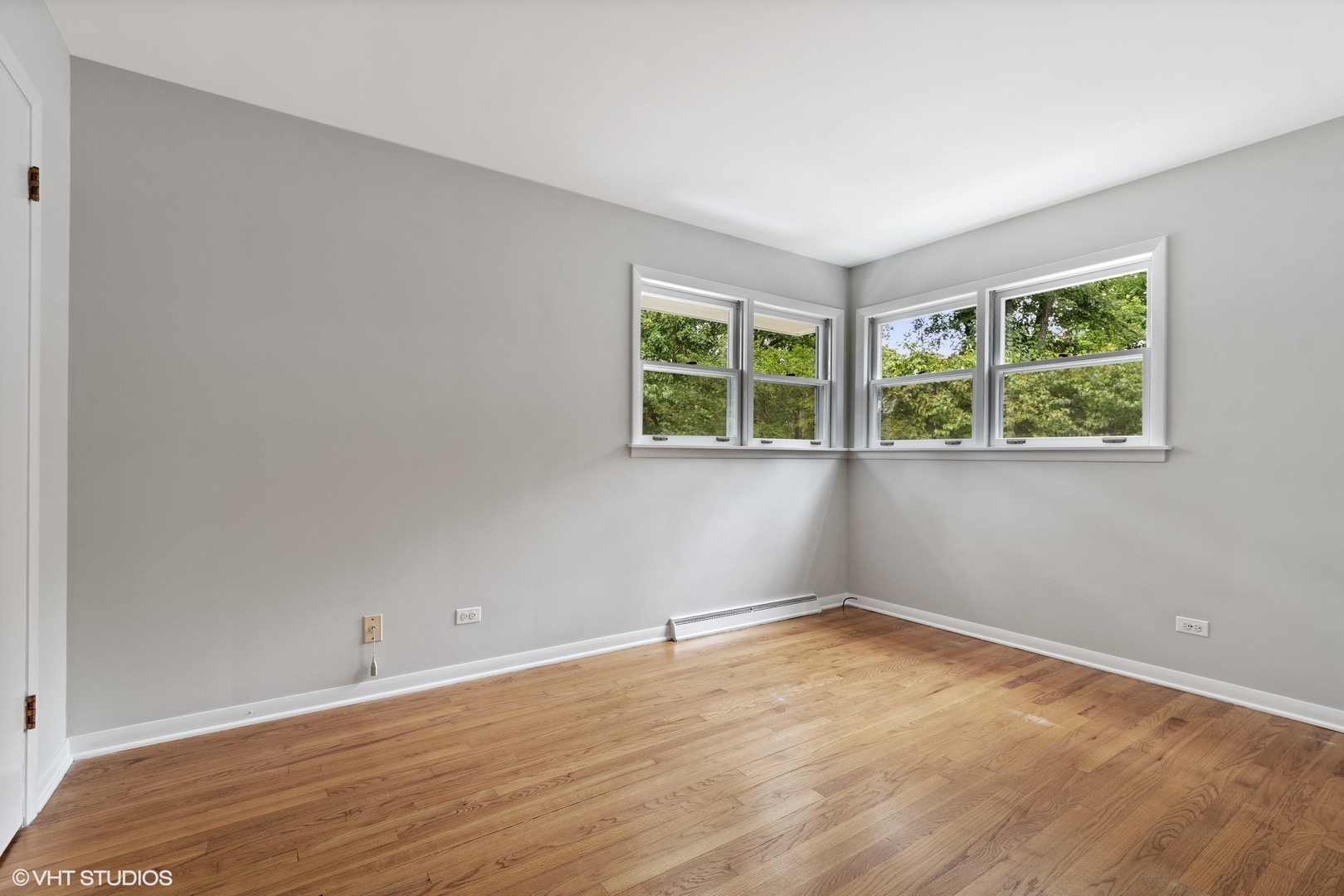 872 Northmoor Road Lake Forest, IL 60045 - Photo 11 of 23 wooden floor in an empty room with a window