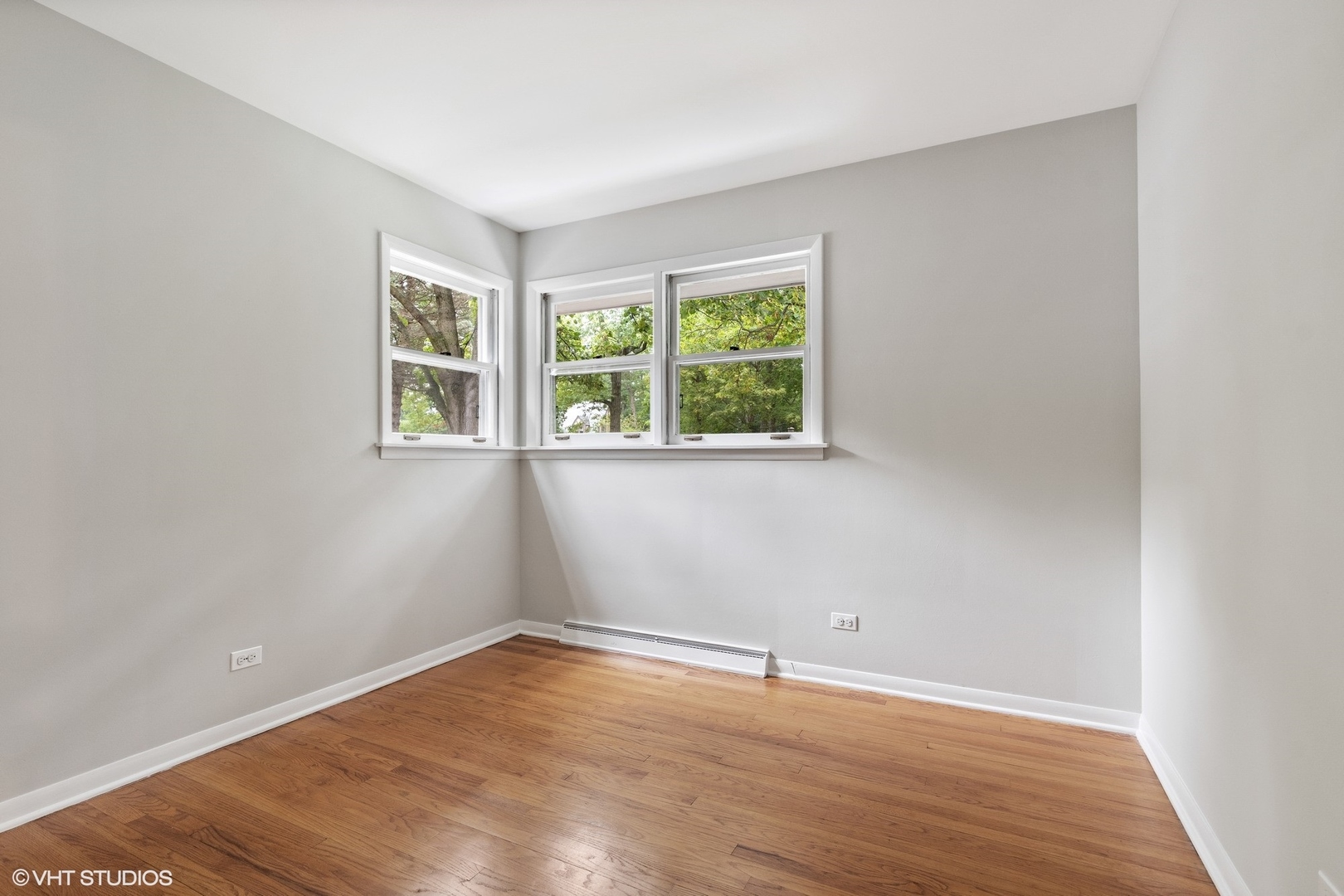 872 Northmoor Road Lake Forest, IL 60045 - Photo 13 of 23 an empty room with wooden floor and windows