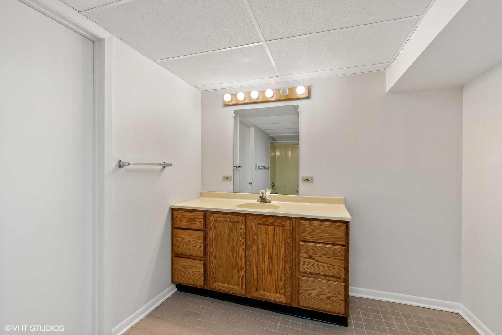 872 Northmoor Road Lake Forest, IL 60045 - Photo 14 of 23 a bathroom with a granite countertop sink a mirror and a