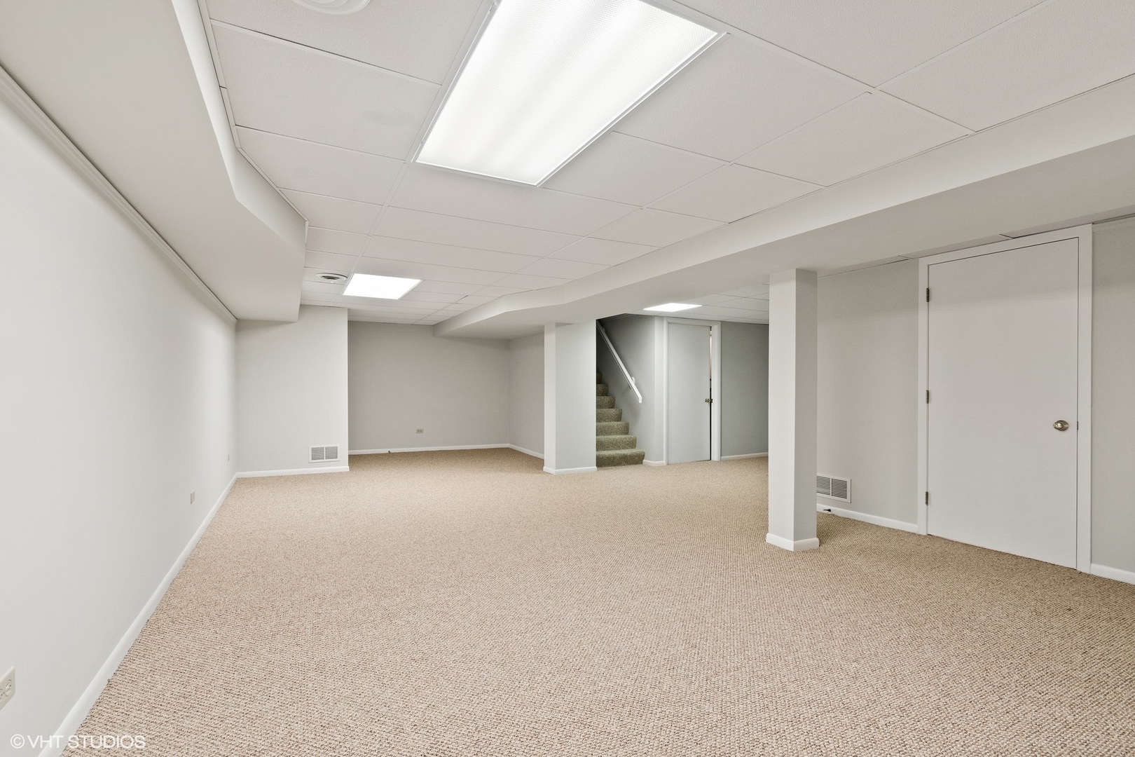 872 Northmoor Road Lake Forest, IL 60045 - Photo 15 of 23 a view of an empty room with a window