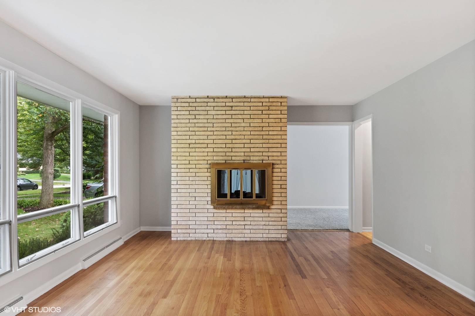 872 Northmoor Road Lake Forest, IL 60045 - Photo 3 of 23 a view of a livingroom with wooden floor and a fireplace