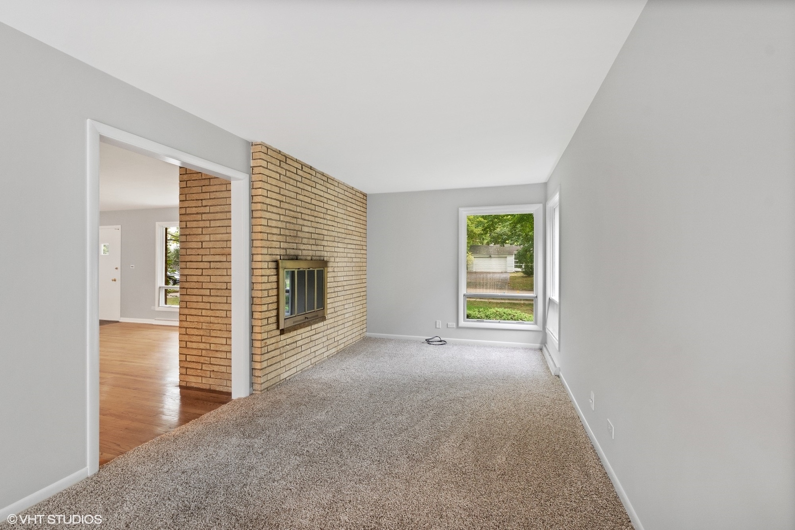 872 Northmoor Road Lake Forest, IL 60045 - Photo 4 of 23 a view of empty room with wooden floor and fan