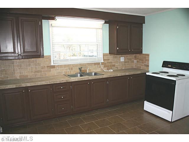 Kitchen. Updated Kitchen that s ready for it s new owner to try it out!