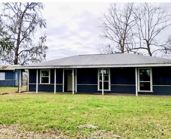 $175,000 | 290 East Taylor Lake Circle, Livingston, TX 77351
