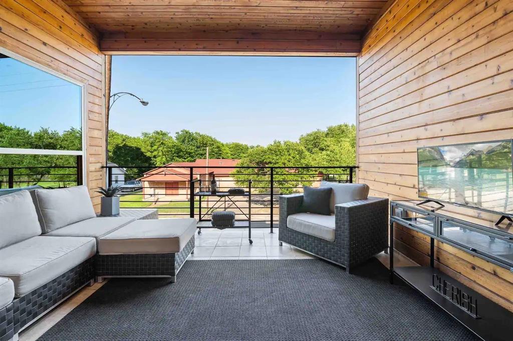 3807 Vilbig Road Dallas, TX 75212 - Photo 25 of 40 a balcony with furniture and a garden