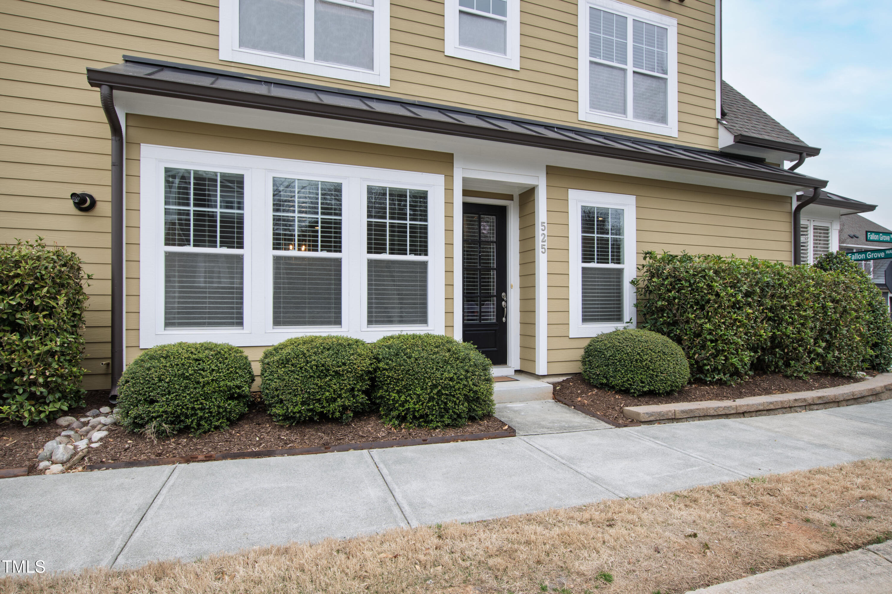 525 Fallon Grove Way Raleigh, NC 27608 - Photo 3 of 49 Fallon (6)