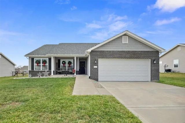 $323,000 | 820 Nottingham Avenue, Waterloo, IL 62298