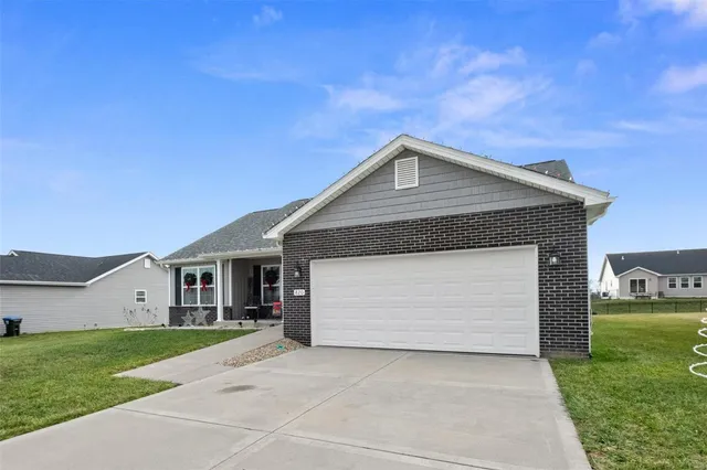 $323,000 | 820 Nottingham Avenue, Waterloo, IL 62298