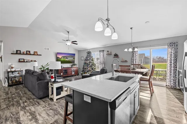 $323,000 | 820 Nottingham Avenue, Waterloo, IL 62298