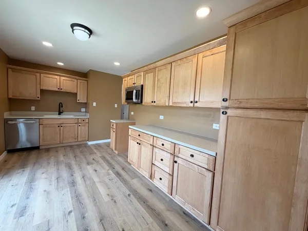 $319,900 | 1817 218th Place, Sauk Village, IL 60411