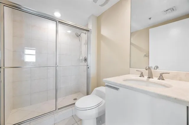 $4,190 | 14951 Royal Oaks Lane, Unit 1506, North Miami, FL 33181