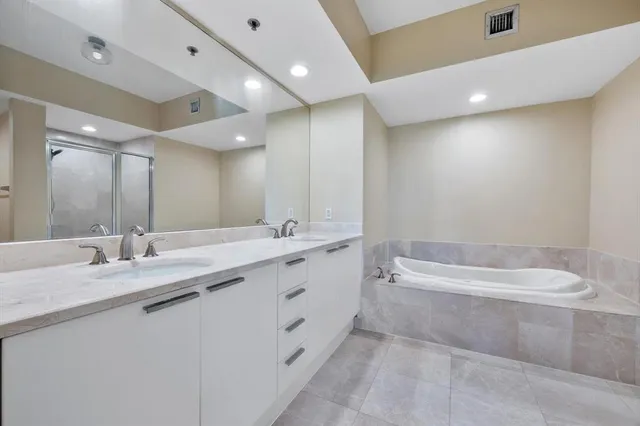 $4,190 | 14951 Royal Oaks Lane, Unit 1506, North Miami, FL 33181