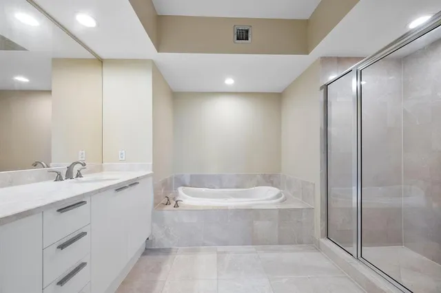 $4,190 | 14951 Royal Oaks Lane, Unit 1506, North Miami, FL 33181