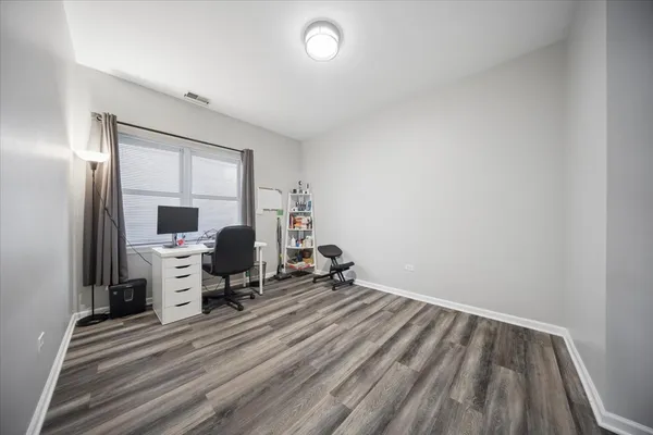 $2,900 | 943 West College Parkway, Chicago, IL 60608