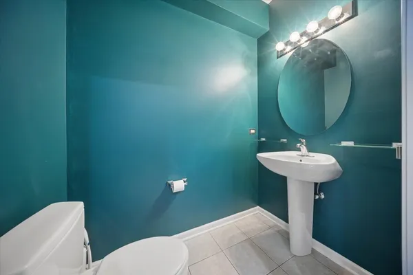 $2,900 | 943 West College Parkway, Chicago, IL 60608