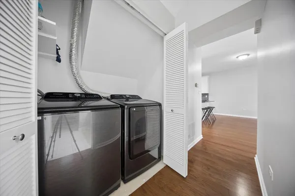 $2,900 | 943 West College Parkway, Chicago, IL 60608