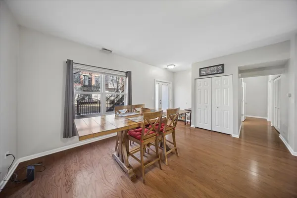 $2,900 | 943 West College Parkway, Chicago, IL 60608