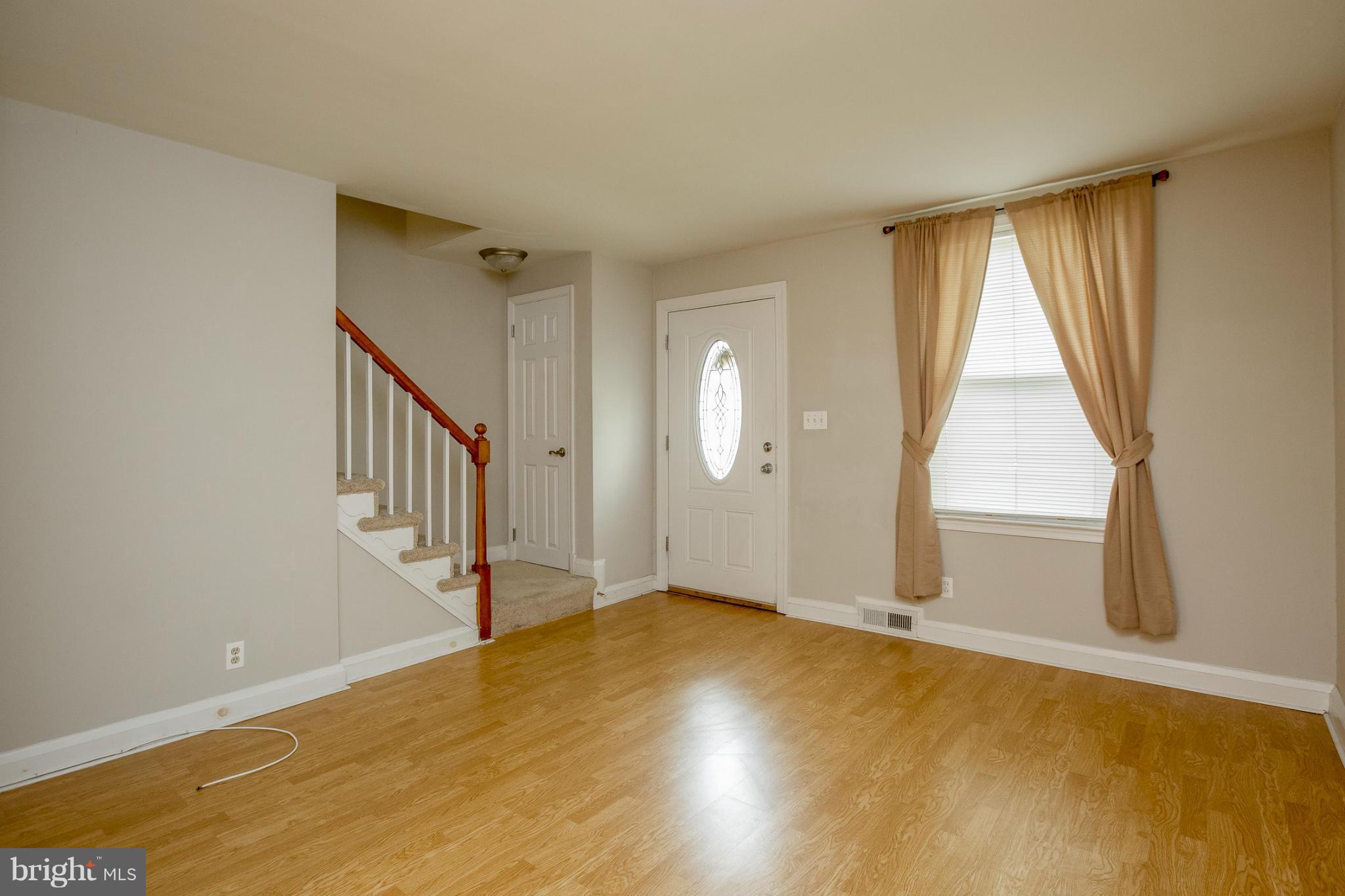 8511 Water Oak Road Baltimore, MD 21234 - Photo 5 of 20 Living Room