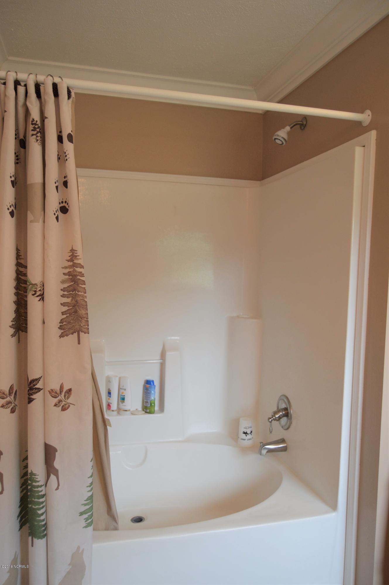 1852 Raccoon Road Willard, NC 28478 - Photo 14 of 34 master bth tub