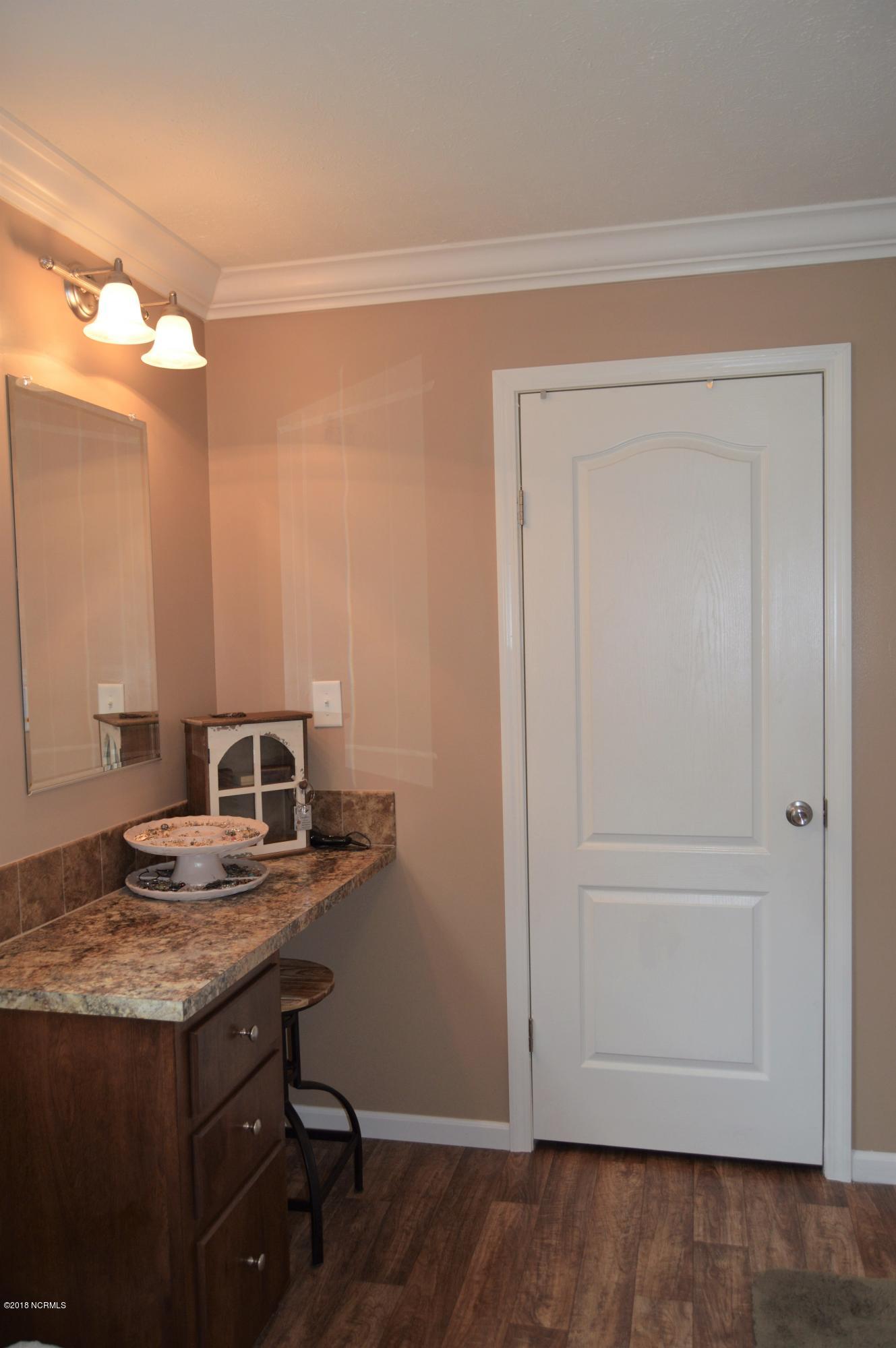 1852 Raccoon Road Willard, NC 28478 - Photo 15 of 34 master bth dressin