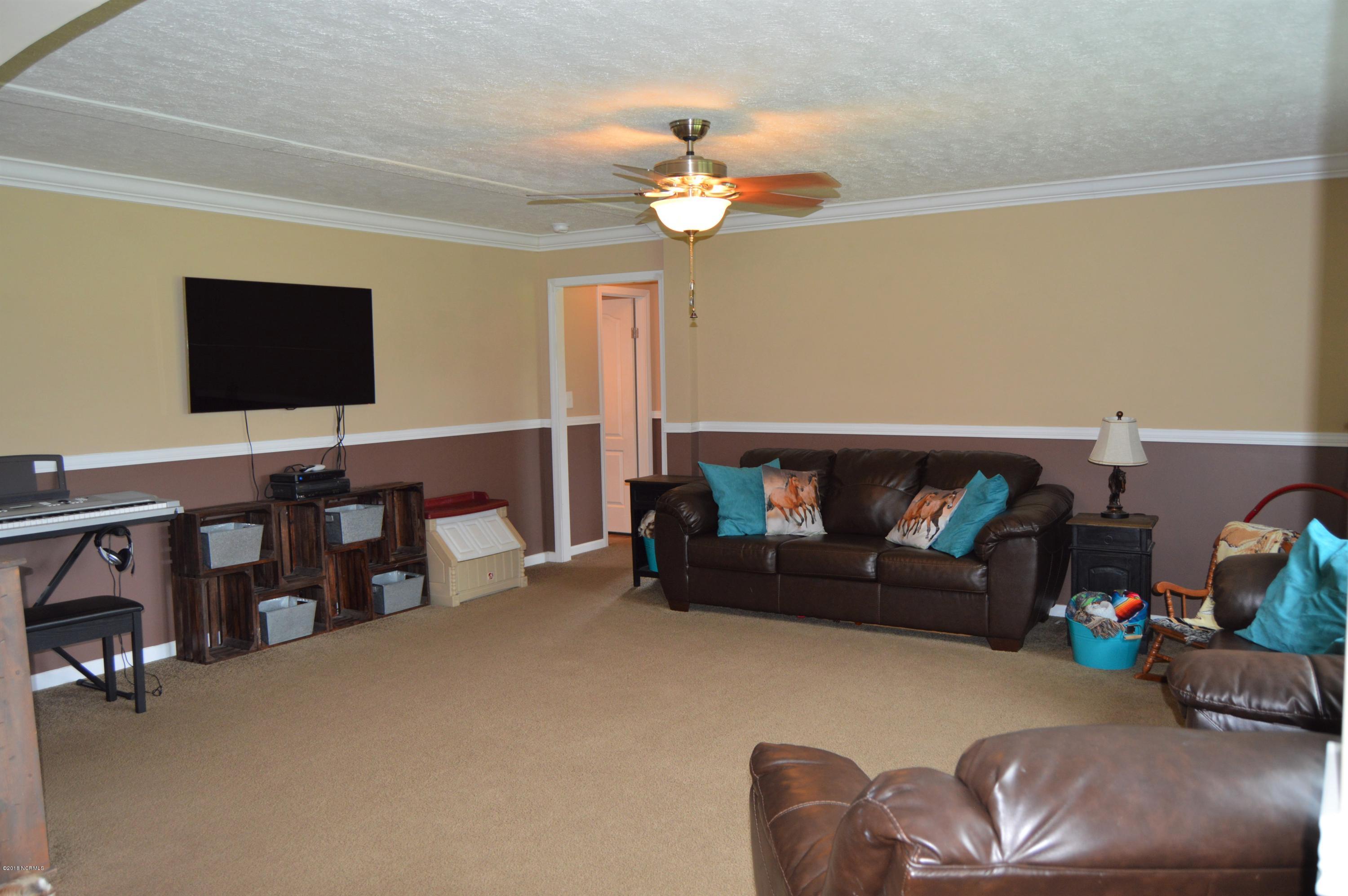 1852 Raccoon Road Willard, NC 28478 - Photo 4 of 34 living