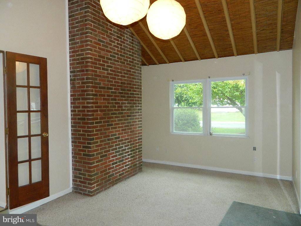 1252 Beach Road Edgewater, MD 21037 - Photo 11 of 20 Sun Room with cathedral ceiling