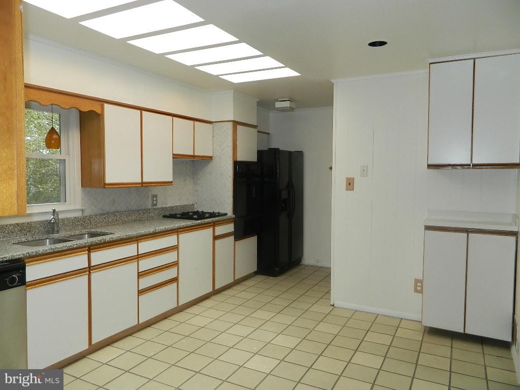 1252 Beach Road Edgewater, MD 21037 - Photo 14 of 20 Kitchen