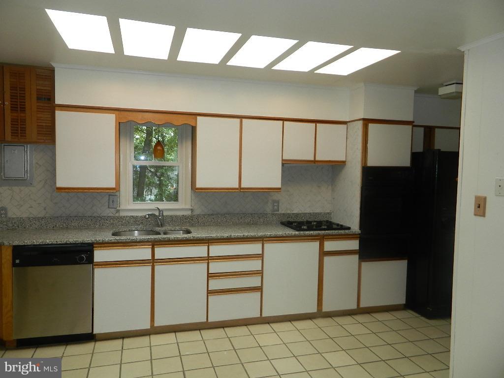 1252 Beach Road Edgewater, MD 21037 - Photo 15 of 20 Kitchen