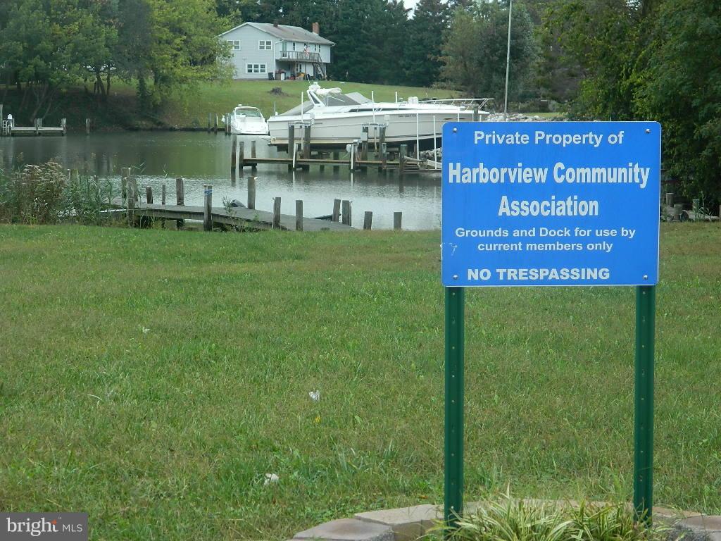 1252 Beach Road Edgewater, MD 21037 - Photo 18 of 20 Community pier