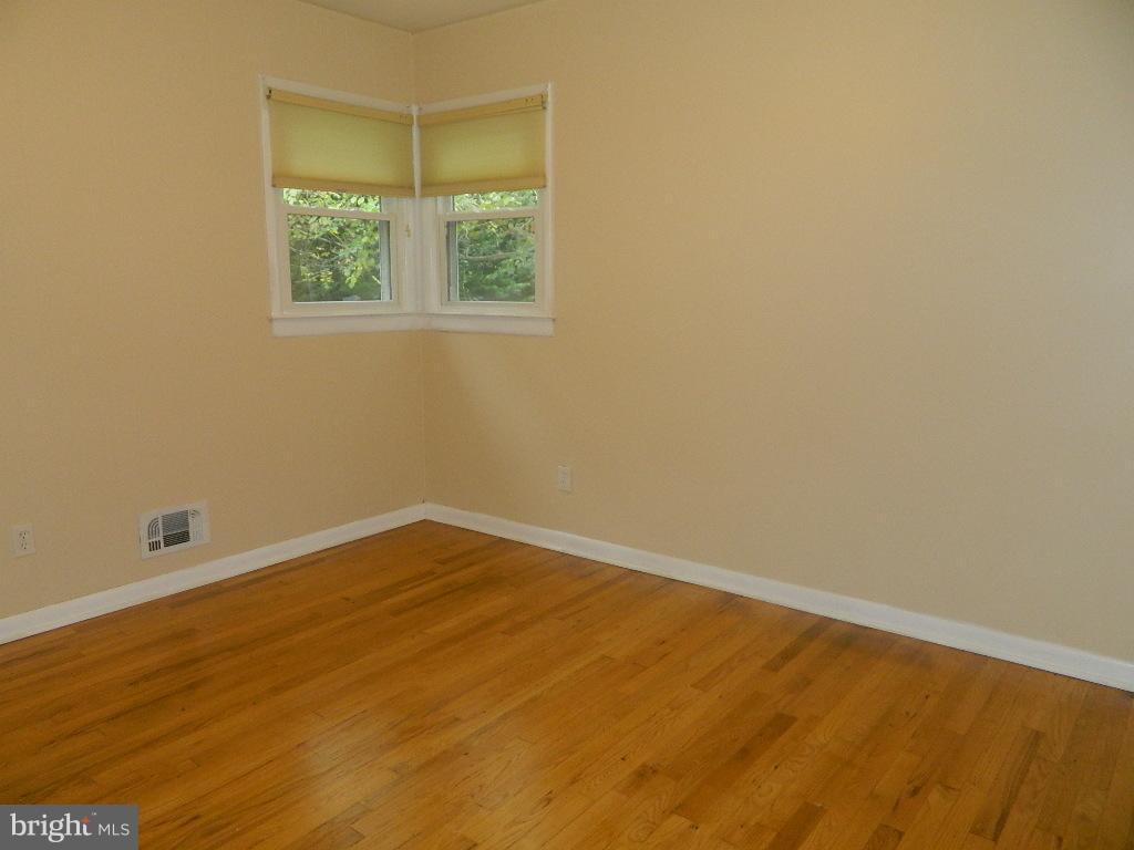 1252 Beach Road Edgewater, MD 21037 - Photo 8 of 20 Bedroom (Master)