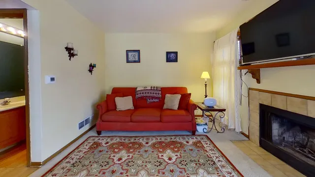 $250,000 | 2S705 Timber Drive, Warrenville, IL 60555