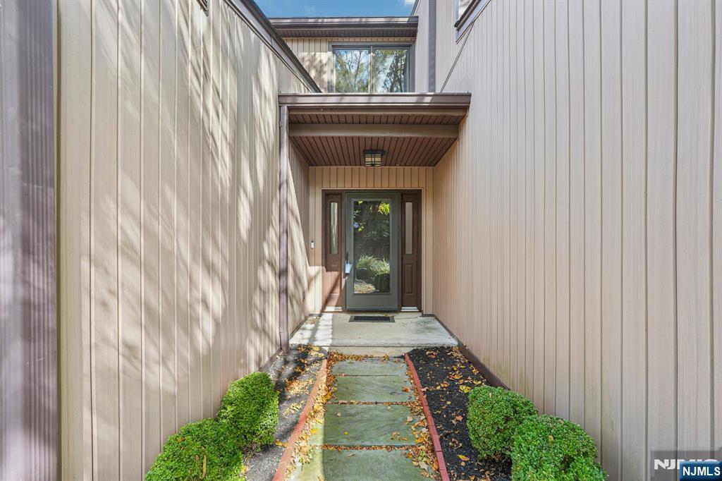 29 Ponds Circle, Unit 15 Wayne, NJ 07470 - Photo 4 of 47 a view of entrance