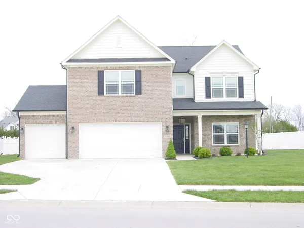 $419,500 | 4556 West Lakeway Drive, New Palestine, IN 46163