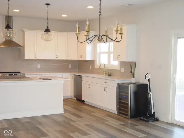 $429,500 | 4556 West Lakeway Drive, New Palestine, IN 46163