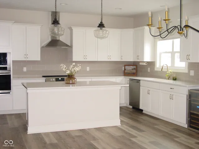 $429,500 | 4556 West Lakeway Drive, New Palestine, IN 46163