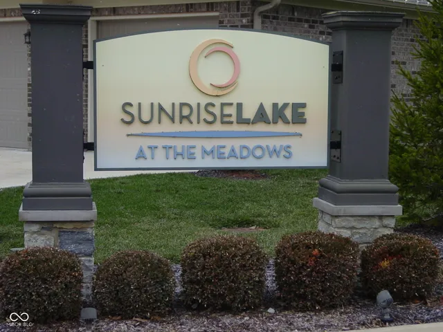 $429,500 | 4556 West Lakeway Drive, New Palestine, IN 46163