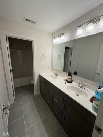 $429,500 | 4556 West Lakeway Drive, New Palestine, IN 46163