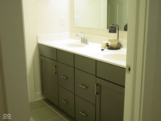 $429,500 | 4556 West Lakeway Drive, New Palestine, IN 46163