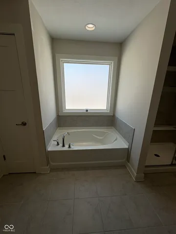 $429,500 | 4556 West Lakeway Drive, New Palestine, IN 46163