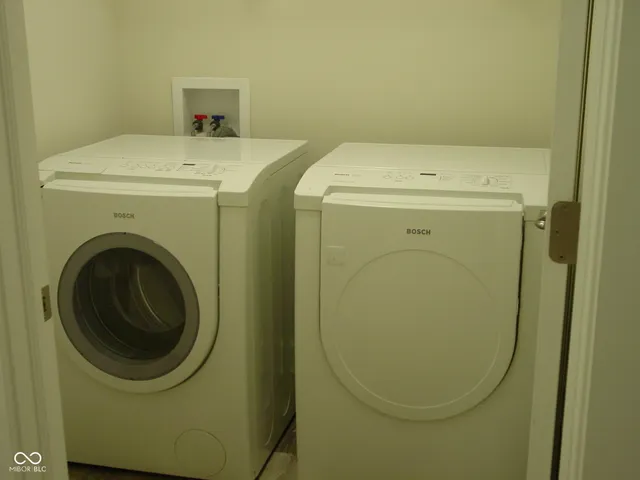 $429,500 | 4556 West Lakeway Drive, New Palestine, IN 46163