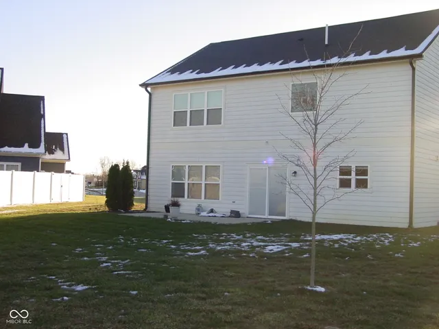 $429,500 | 4556 West Lakeway Drive, New Palestine, IN 46163