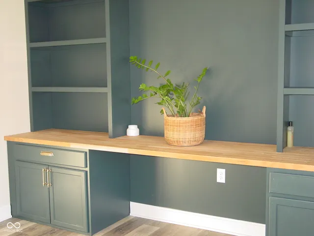 $429,500 | 4556 West Lakeway Drive, New Palestine, IN 46163