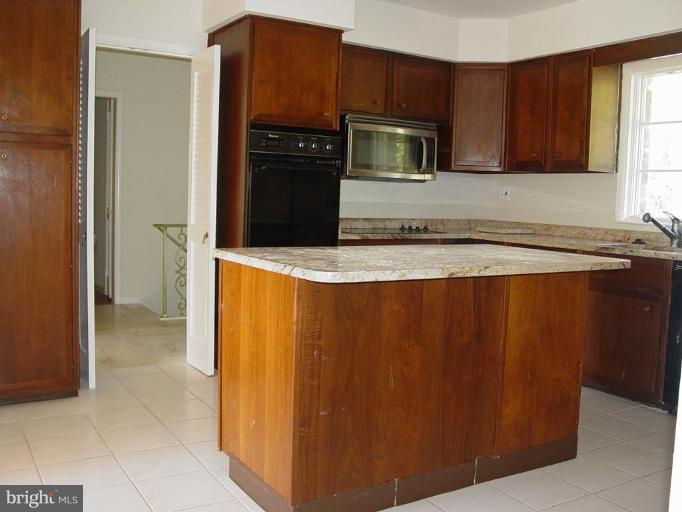 13414 Cambria Farms Road Phoenix, MD 21131 - Photo 14 of 25 Kitchen