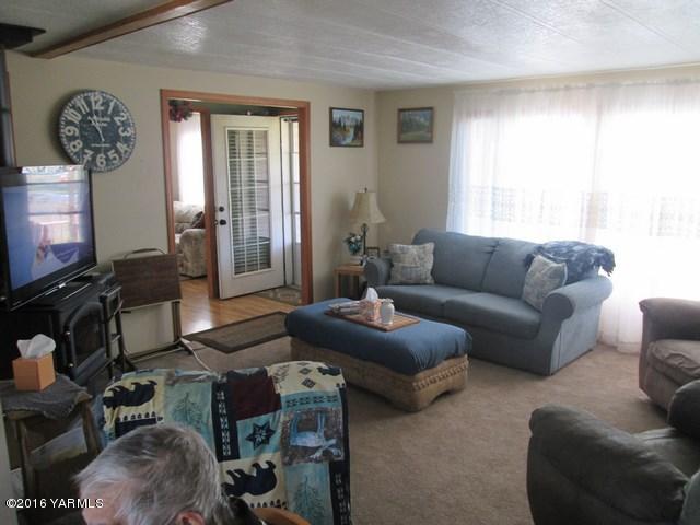 120751 Heck Road Prosser, WA 99350 - Photo 12 of 27 a living room with furniture and a window