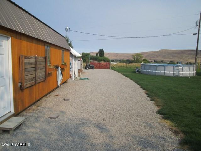120751 Heck Road Prosser, WA 99350 - Photo 15 of 27 a view of a outdoor space