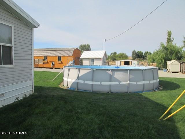 120751 Heck Road Prosser, WA 99350 - Photo 26 of 27 a view of a backyard